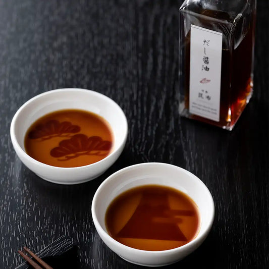 だし醤油・浮出し醤油皿セット 北海道日高昆布醤油/浮出し醤油皿(富士山/松)